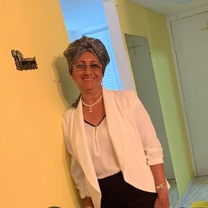 Meet your Posher, Leonor